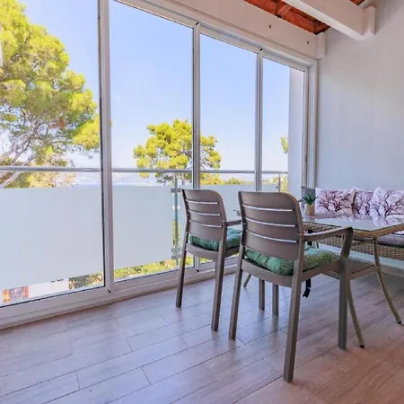 - Comfort Two-bedroom D8 Апартаменты Лумбарда
