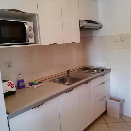 - Comfort Two-bedroom D8 *