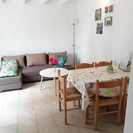 - Comfort Two-bedroom D8 Λομπάρδα