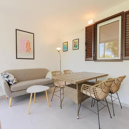 - Comfort Two-bedroom D8 *