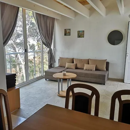 - Comfort Two-bedroom D8